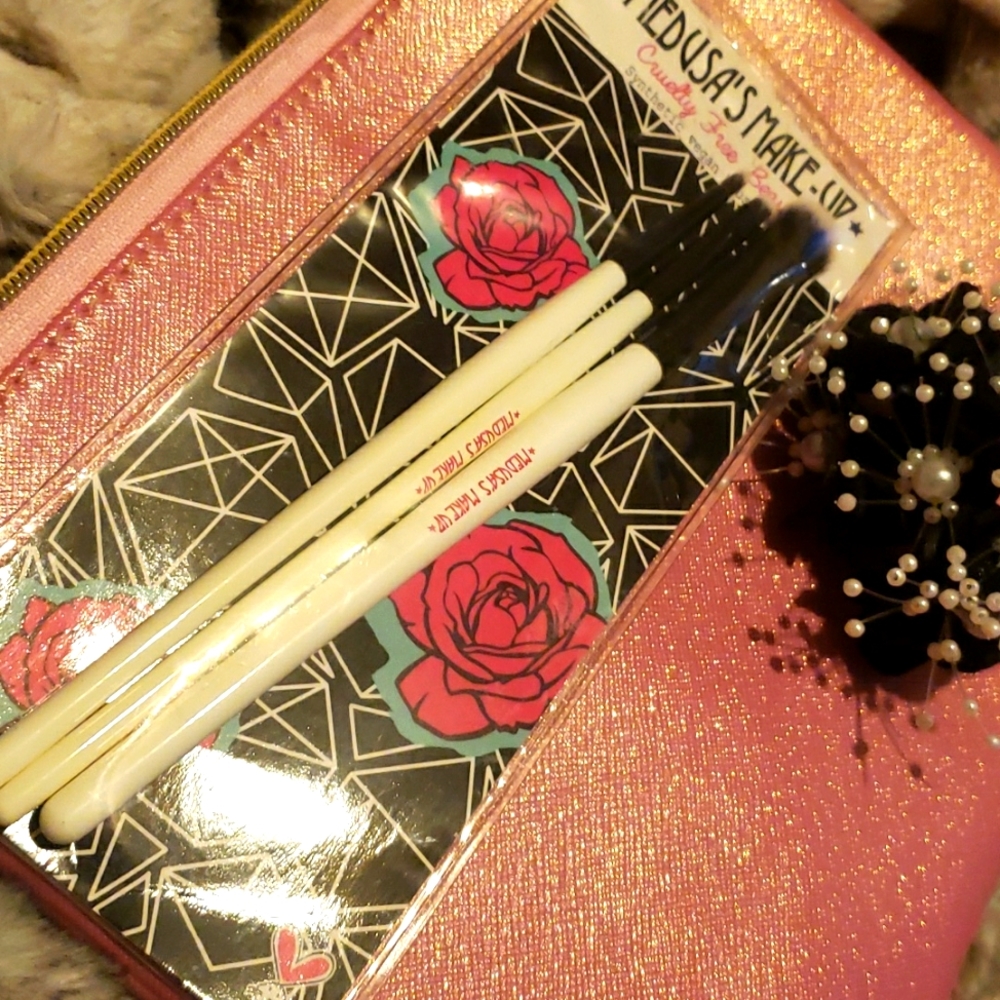 ❇️🧚‍♀️Medusa Makeup DISCONTINUED Synethic Vegan Brush Set NWT